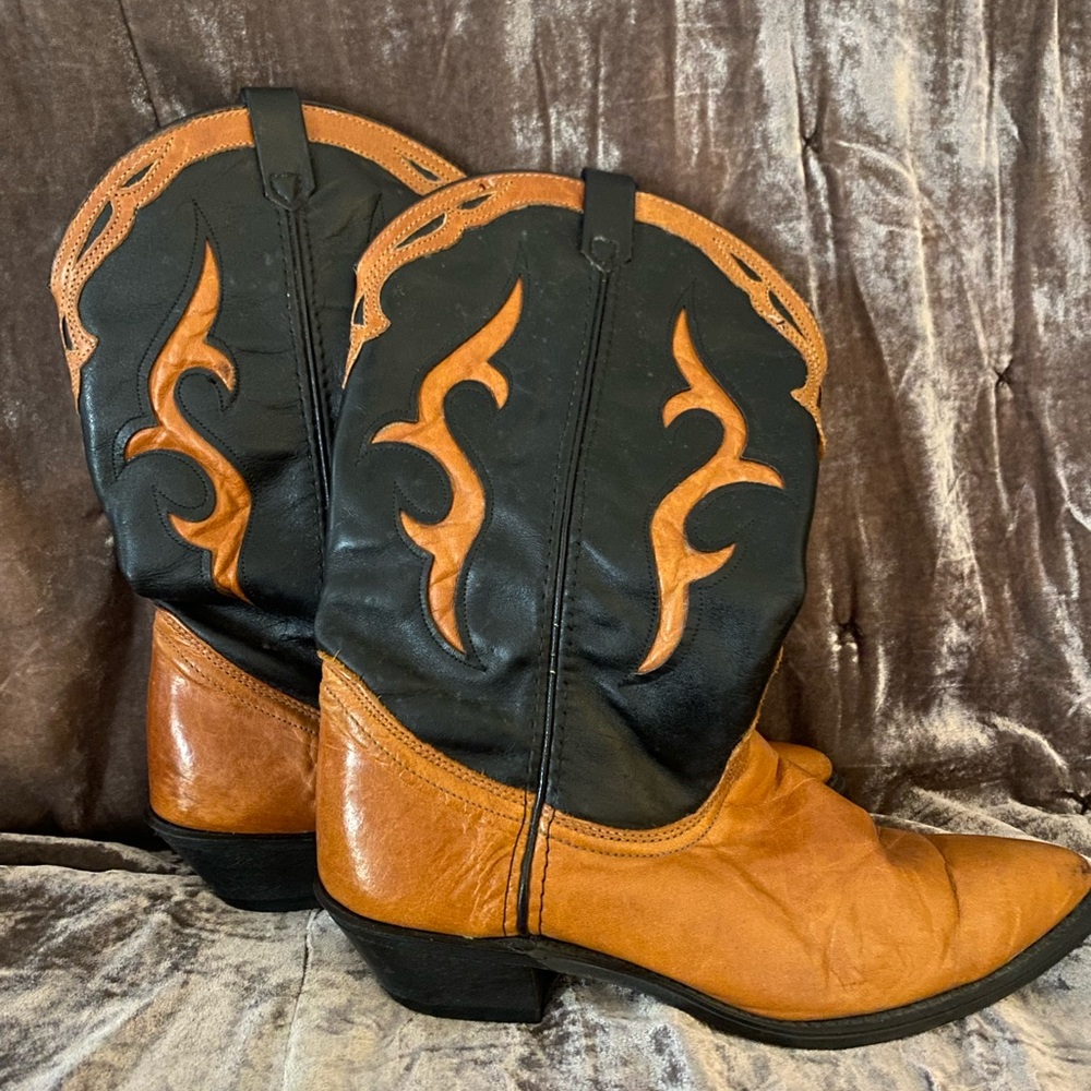 Woman’s vintage Dingo cowgirl boots